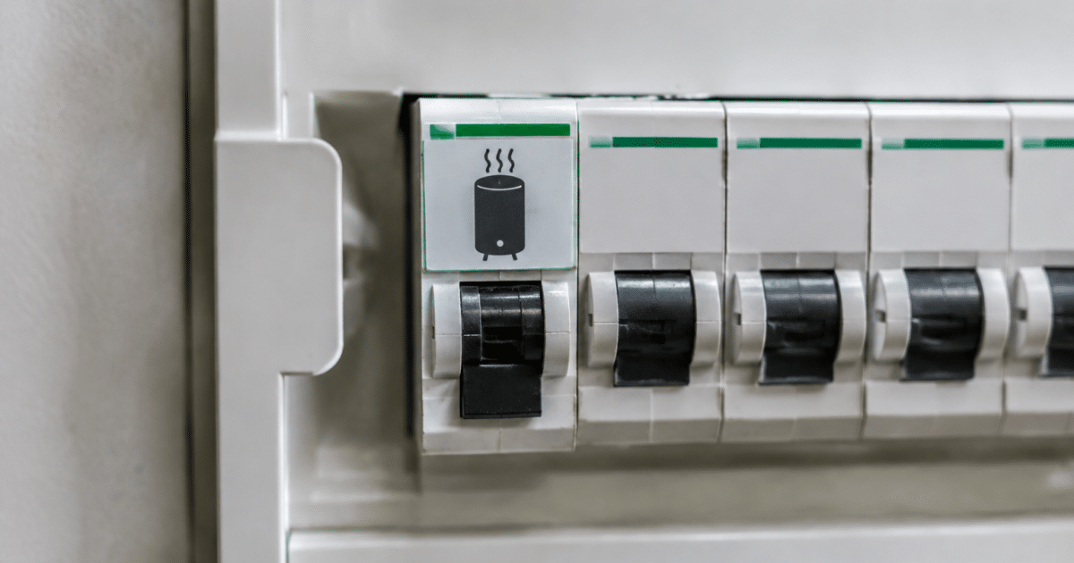 Icone chauffe eau affichee sur disjoncteur electrique Schneider